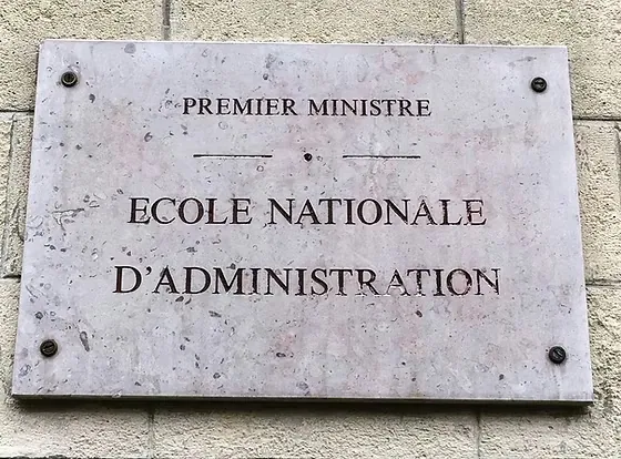 Plaque de l'École nationale d'administration, l'une des institutions accompagnées par SOGEDICOM